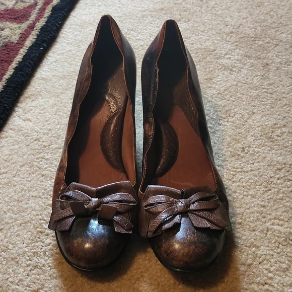 Antiqued Brown Tassel Heels - Picture 1 of 8